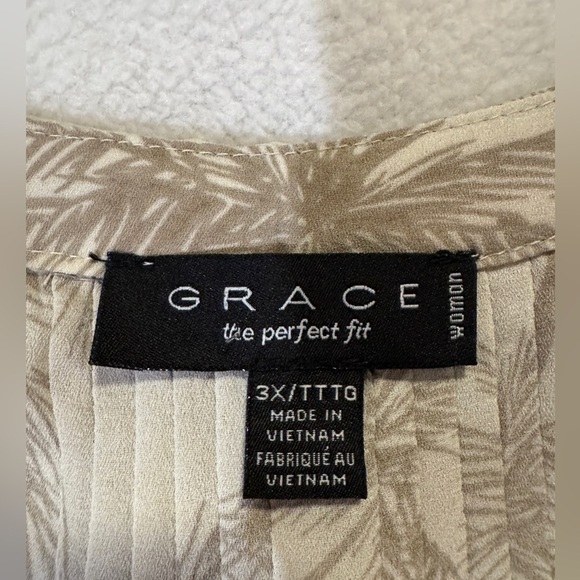 Women's Grace Palm Print Sleeveless Top - Picture 2 of 6